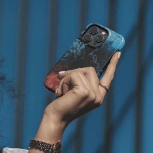 Apple iphone 14 telefono deklas raudonas ir melynas marmurinis