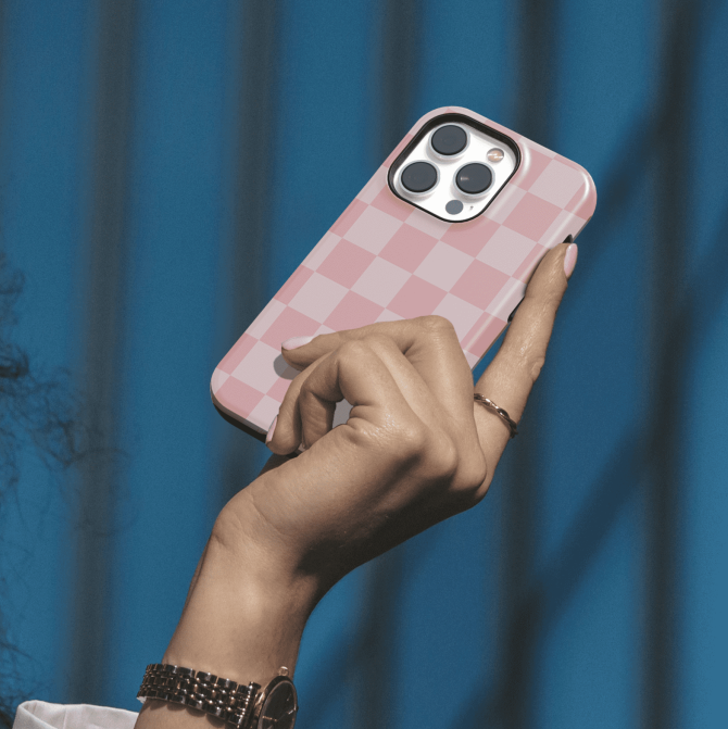 iPhone telefono deklas rozinis ir languotas