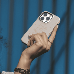 Hopcover iPhone telefono deklas su zodiaku dvyniai smelio spalvos